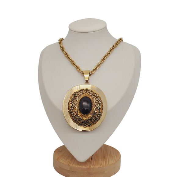 Oval Filigree Pendant Necklace Gold Tone Rope Chain Faux Black Onyx Vintage 70s - Picture 13 of 13